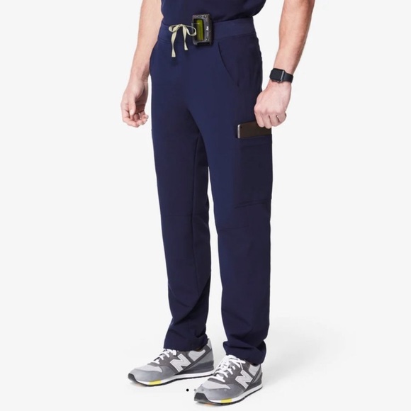 New FIGS men’s Axim Scrubs Pants Drawstring 7 pockets cargo Large Navy Blue - Picture 2 of 14